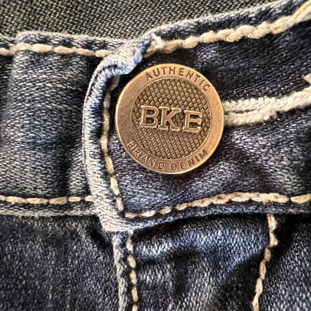 BKE Derek Jeans Mens 30x30 Straight Leg Distressed Medium Wash Denim Buckle